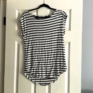 Stripped crème and navy blue Tshirt